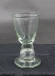 Likörwein Glas 
mit Luftblase 
im Stiel und 
geschliffenem 
Fuß von zirka 
Jahr 1900 von 
Holmegaard, ...