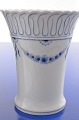 "Empire" Bing & 
Gröndahl 
Porzellan. B&G 
Empire Vase nr. 
186, Höhe 16 
cm. Durchmesser 
16,3 cm. ...