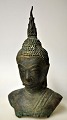 Antiker Buddha 
aus Bronze, 
Siam, 19. 
Jahrhundert. 
H.: 25 cm. 
Breite: 13 cm.