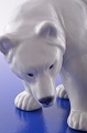 Weisse 
Porzellanfigur 
Eisbär von 
Royal 
Copenhagen 
Eisbär Nr. 
21519, Höhe 15 
cm. Länge 21 
cm. ...