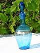 Wunderschöne 
alte 
Portweinkaraffe 
aus blauem 
Glas, verziert 
mit 
Emaillemalerei. 
Höhe 24,5 cm. 
...
