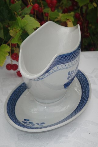 Aluminia faience Blue Tranque Sauce boat 1107