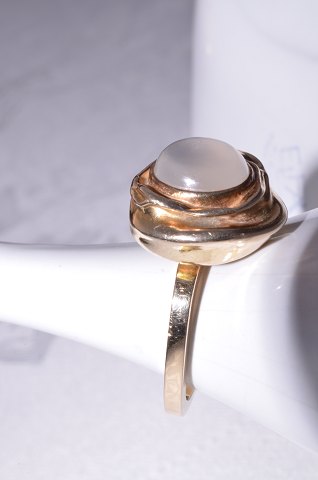 Gold ring with moonstone