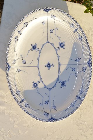 Royal Copenhagen Blue fluted half lace Large dish 535