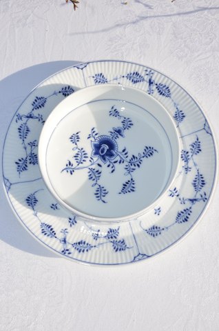 Royal Copenhagen Blue fluted  Antique ice cream dish 1068