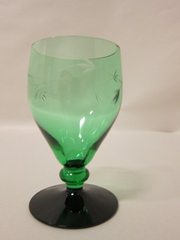 Glas, Weisswein, "Ranke" aus Holmegaard
Grünes Glas mit schwarz
H: 10,5cm
Am Lager: 24 stk
Dkr. 50,- pro Stück, Sonderpreis beim Kauf von alle 24 Stück
Wir haben eine grosse Auswahl von antikke Glässern
Kontakten Sie uns bitte für weitere Informatio