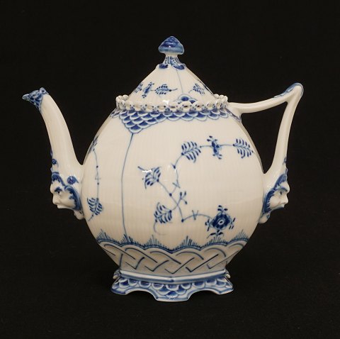 Royal Copenhagen blue fluted full lace teapot. 
Excellent condition. #1119. H: 19cm.