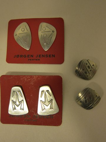 Ohrclip aus Zinn
Vintage Ohrclip 
Stempel: Jørgen Jensen Denmark Pewter Handmade 
Design: Jørgen Jensen
Wir haben eine grosse Auswahl von Zinn-Schmuckstücke