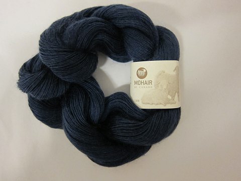 Kidmohair - 1-eindrähtig
Kidmohair/Kidmohär ist ein Naturprodukt von der höchsten Qualität von den 
Angoraziegen aus Süd Afrika
Diese Farbe ist: Sattblau, Farbenr. 1118
Knäuel mit 50 Gramm