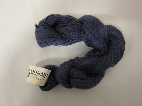 Kidmohair - 2-zweidrähtig
Kidmohair/Kidmohär ist ein Naturprodukt von der höchsten Qualität von den 
Angoraziegen aus Süd Afrika
Diese Farbe ist: Violett, Farbenr. 2032
Knäuel mit 50 Gramm