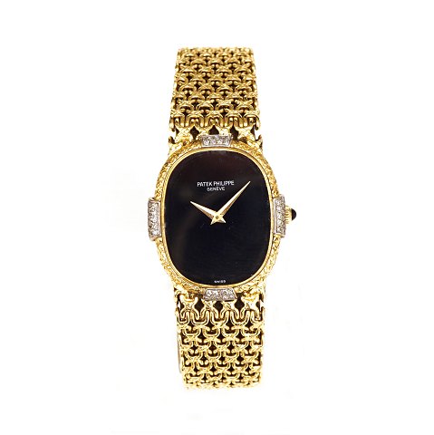 Patek Phillipe Golden Ellipse 18ct Gold with 
diamonds. Black onyx dial. Ref. 4307. Size dial: 
2,5x2,1cm. Bracelet L: 18,5cm