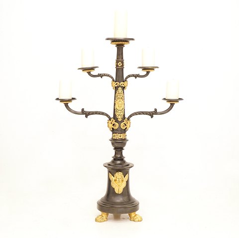 Stor femarmet gulvstage i patineret og forgyldt 
bronze. Frankrig ca. år 1850. H: 95cm. B: 66cm