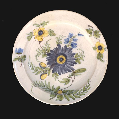 A large 18th century faience plate. Kastrup, 
Denmark, circa 1770. D: 34cm