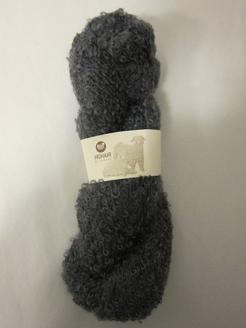 Mohair Bouclé
Mohair Bouclé er et naturprodukt fra sydafrikanske angorageder.
Den viste farve er: Stål grå, Farvenr. 1035
Prisen er pr. nøgle med 100 gram Mohair Bouclé