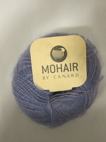 Brushed Lace
Brushed Lace ist ein Naturprodukt von der höchsten Qualität von den 
Angoraziegen aus Süd Afrika gemischt mit der schönsten Mulberry Seide
Diese Farbe ist: Wein-Beere, Farbenr. 3004
Knäuel mit 25 Gramm