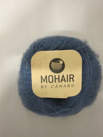 Brushed Lace
Brushed Lace ist ein Naturprodukt von der höchsten Qualität von den 
Angoraziegen aus Süd Afrika gemischt mit der schönsten Mulberry Seide
Diese Farbe ist: Blauer Schatten, Farbenr. 3002
Knäuel mit 25 Gramm