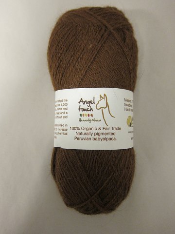 Baby Alpaca Angel Touch
100% BABY ALPACA 
Baby Alpaca Angel Touch ist ein Naturprodukt und ist NICHT eingefärbt, und da 
die Fibern sind NICHT mit Öl beigemischt
Diese Farbe ist: Brown Dark, Farbenr. LFZ
Knäuel mit 50 Gramm