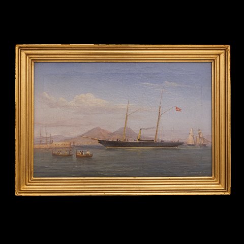 De Simone: Marinemotiv fra Italien med dansk skib. 
Signeret og dateret 1866. Lysmål: 32x49cm. Med 
ramme: 41x58cm