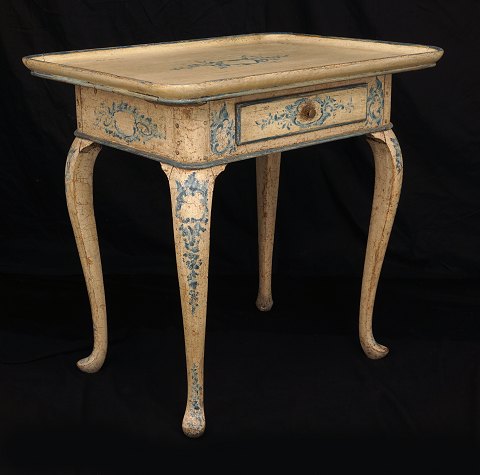 An original decorated Rococo table with blue 
decorations. Denmark circa 1760. H: 79cm. Top: 
82x61cm