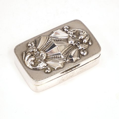 Johan Wilhelm Nissen, 1838-69, Denmark: A silver 
snuff box patly gilt. H: 1,5cm. 6,5x4cm. W: 62gr