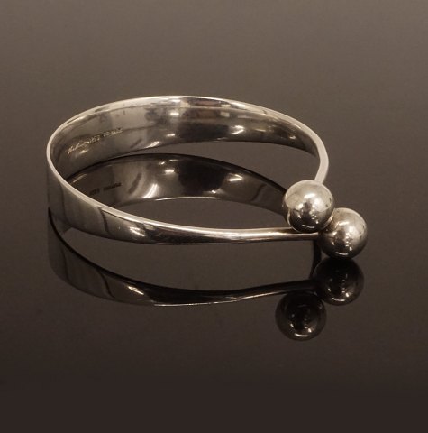 Hans Hansen, Denmark: Bangle, Sterlingsilver. Size 
inside: 6,6x6,8cm