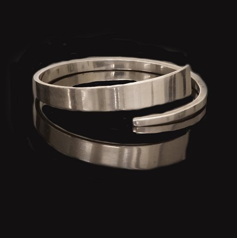 Hans Hansen, Denmark: A sterlingsilver bracelet. 
Size inside: 7x7cm