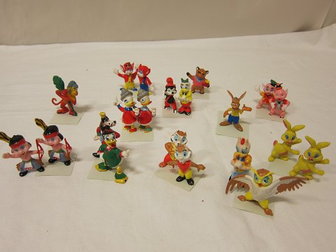 Disney Figuren
Sammlung von Disney Figuren aus Plastik gemacht, - viele davon haben Logo daran
Können als Total-Kauf oder Einzel-Kauf gemackt werden
I gutem Stande