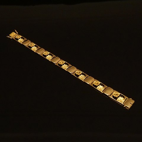 An Art Noveau Georg Jensen bracelet. 18ct gold. 
Period 1933-44. L: 20cm. W: 28gr