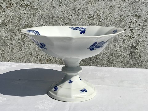 Royal Copenhagen
Eckige blaue Blume
Kernstück 
# 10/8531
* 950 kr