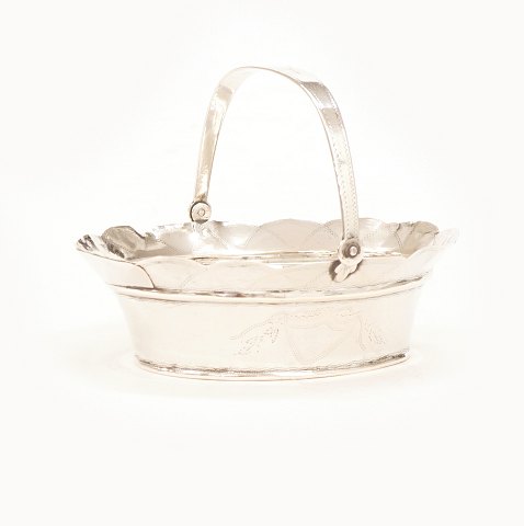 Poul Hansen, Tønder, Denmark, 1785-1830: An oval 
sugar bowl, silver. Signed. L: 12,8cm. W: 88,3gr