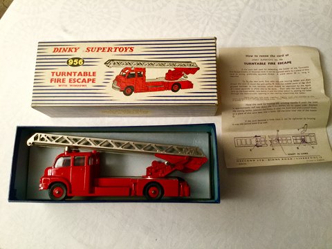dinky
Feuerwehrauto Nr. 956.
1150