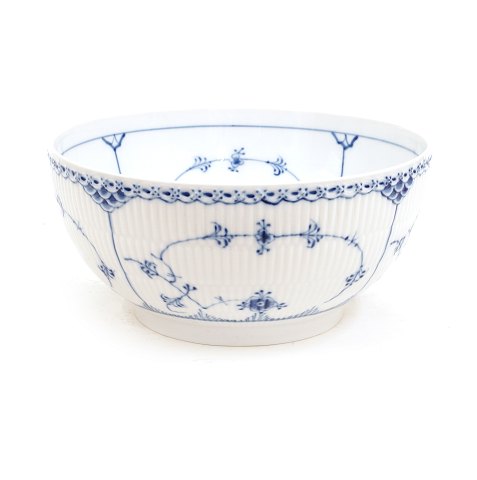 Royal Copenhagen: A large blue fluted half lace 
bowl. #1/579. H: 11,5cm. D: 24cm