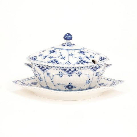 Royal Copenhagen: Zwiebelmusster Sauciere 1106. H: 
14cm. L: 25cm