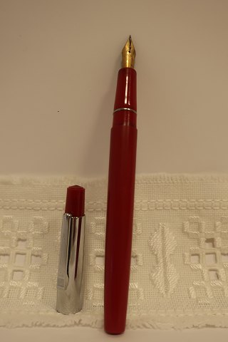 Füllhalter
Penol 3-P
Farbe: Rot
In gutem Stande