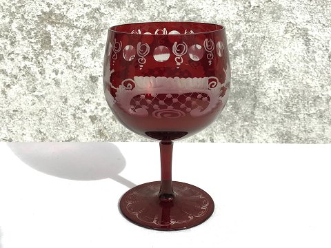 Bøhmisk glas
Rødt glas med slibninger
*250kr