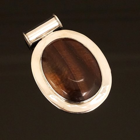 Stort og kraftigt vedhæng i sterlingsølv. Mål: 
7,6x5,1cm
