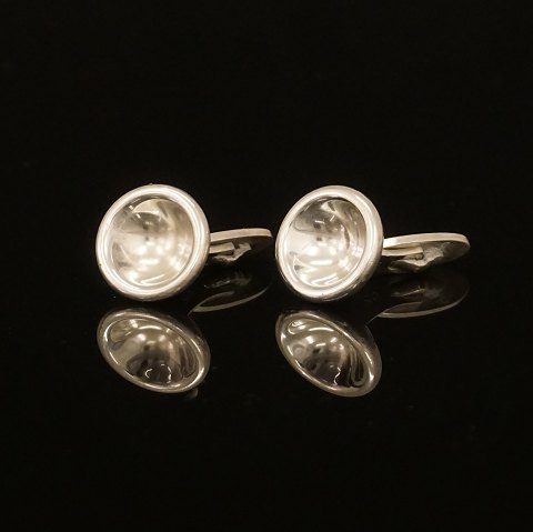 A pair of Sterlingsilver cufflinks by Georg 
Jensen. #92