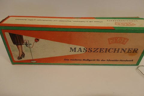 Masszeichner
Das moderne Massgerät für das Schneider-Handwerk
Sehr praktisch
In der originalen Verpackung mit Gebrauchsanweisung
Text and der Verpackung: " "IKOS"-Masszeichner ist zerlegbar und bequem 
mitzuführen. Schnell, zauber, genau, zuverlässig….