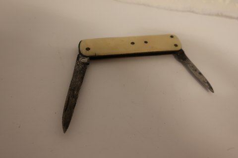 Für Samler:
Taschenmesser mit Seiten vom Kochen
L: 7cm