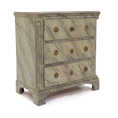 A 18th century blue/green painted Louis XVI chest 
of drawers. Denmark circa 1780. H: 80cm. top: 
42x73cm