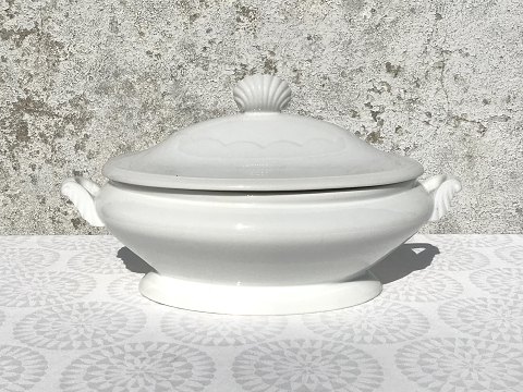 Royal Copenhagen
White tureen
* 975kr