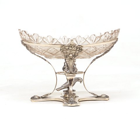 A mid 19th century silver sugarbowl made by 
Wolfgang Pedersen, Haderslev, Denmark, 1825-51.
H: 14cm. L: 21,5cm