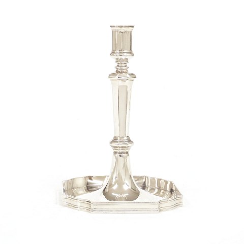 A Danish sterling silver candlestick by Preben 
Salomonsen, 1964-2009. H: 19,8cm. W: 376gr