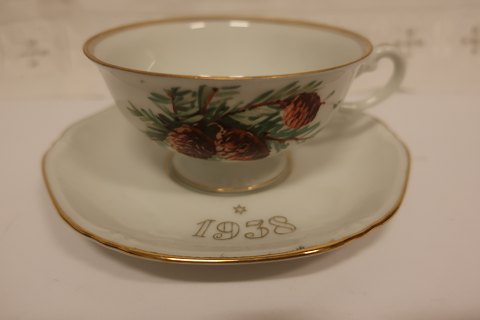 Eine alte Tasse mit Weihnachtsmotiv aus Porzellan
Jahr: 1938
Unten mit Stempel Thomas und Bavaria