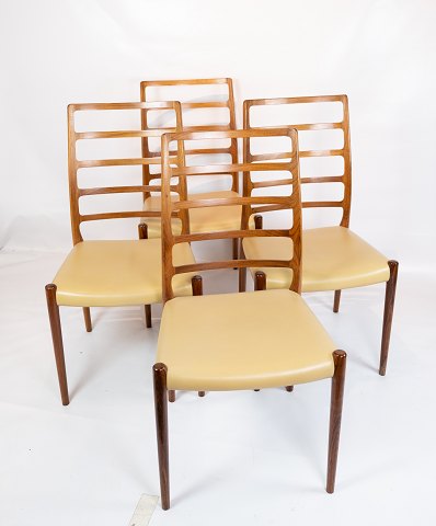 Satz von 4 Esszimmerstühlen – Modell 82 – Palisander – Helles Leder – N.O. Møller – J.L. Møbelfabrik – 1960