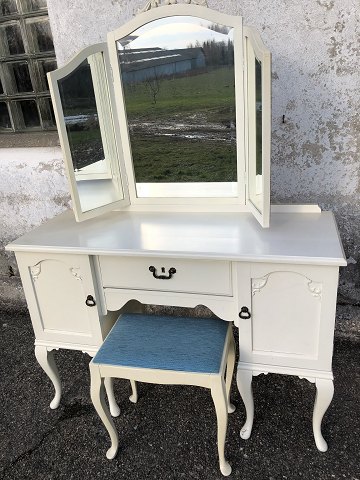 Make-up furniture
Toilet furniture
1250 DKK