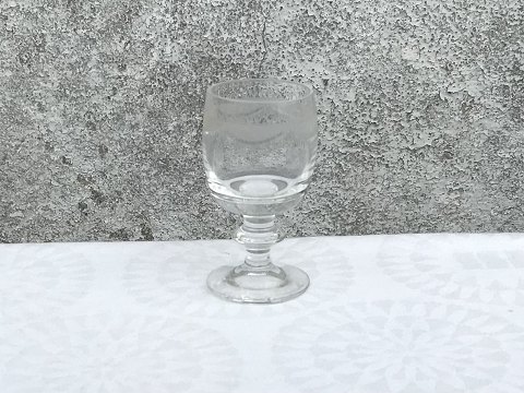 Lindahl Nielsen 
Glas med guirlandeslebet bort
Snaps
*40kr