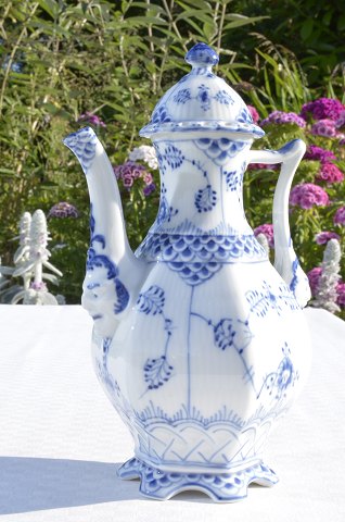 oyal Copenhagen. Blue fluted full lace Coffee pot 1030