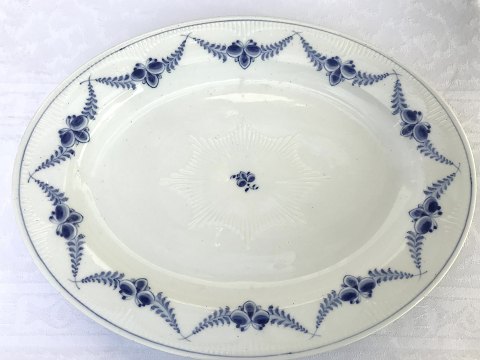 Royal Copenhagen
Star rifle
Serving dish
# 5/7111
* 1100 DKK