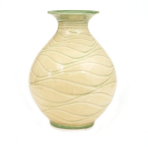 Kæhler vase. Herman Kæhler keramik vase med 
grønlige nuancer. Signeret. H: 38cm